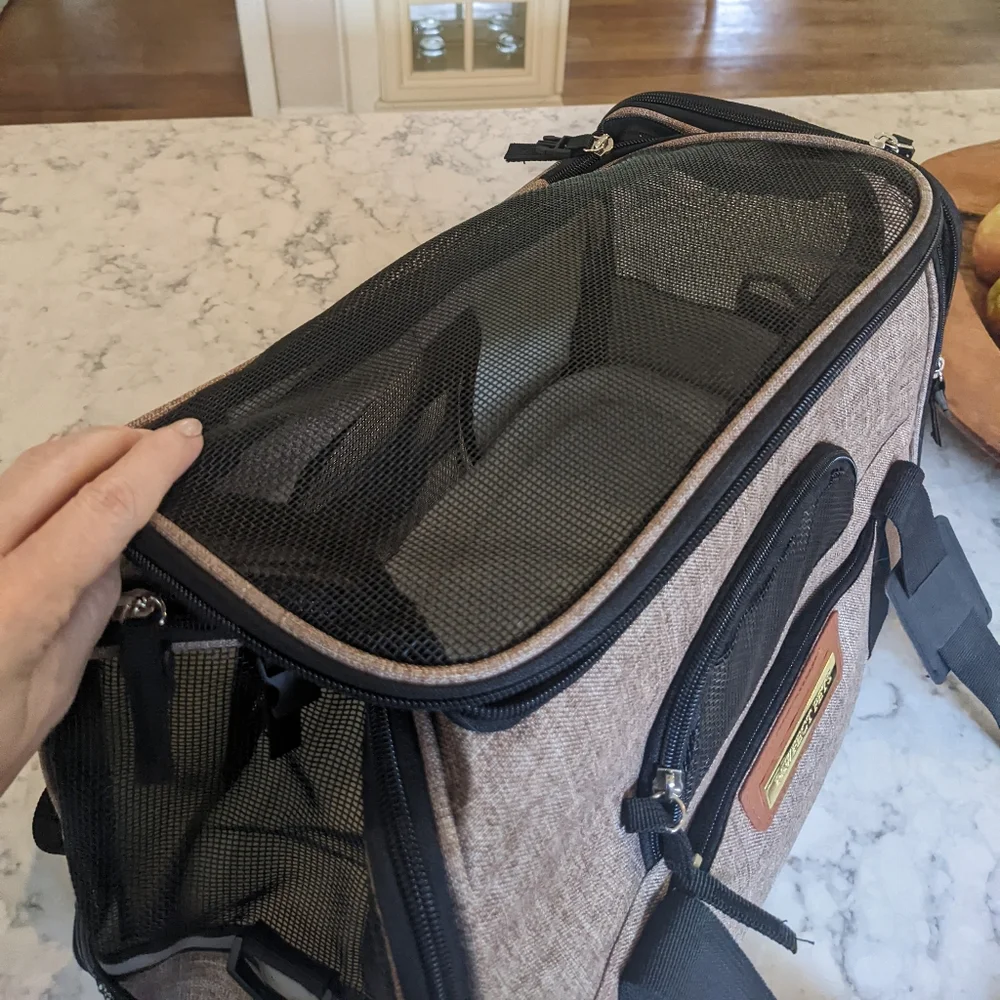 Pet carrier